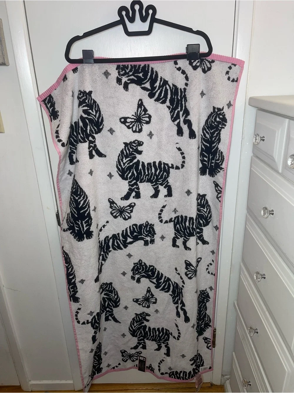 NWT Betsey Johnson Black & White Tiger Print Towel with Pink Trim
